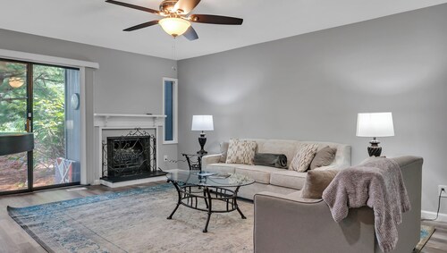 Charming Condo near Lake Monroe