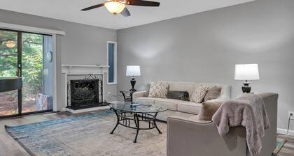Charming Condo near Lake Monroe