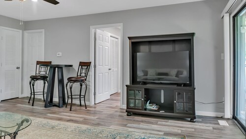 Charming Condo near Lake Monroe