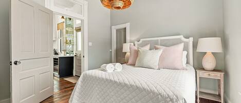 4 bedrooms, desk, iron/ironing board, travel crib