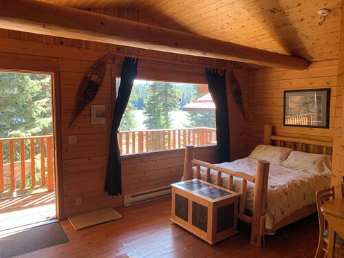 Small Waterfront Cabin on Little Lac Des Roches… pet friendly… moorage available