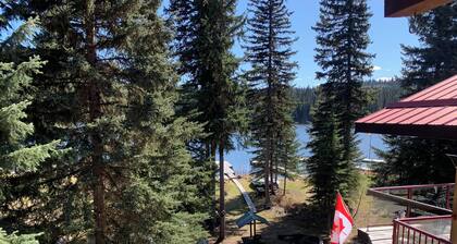 Small Waterfront Cabin on Little Lac Des Roches… pet friendly… moorage available