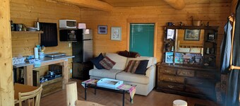 Small Waterfront Cabin on Little Lac Des Roches… pet friendly… moorage available