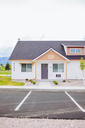 Exterior - The Juniper at Creekside Cabins near Lava & Pebble (McCammon)