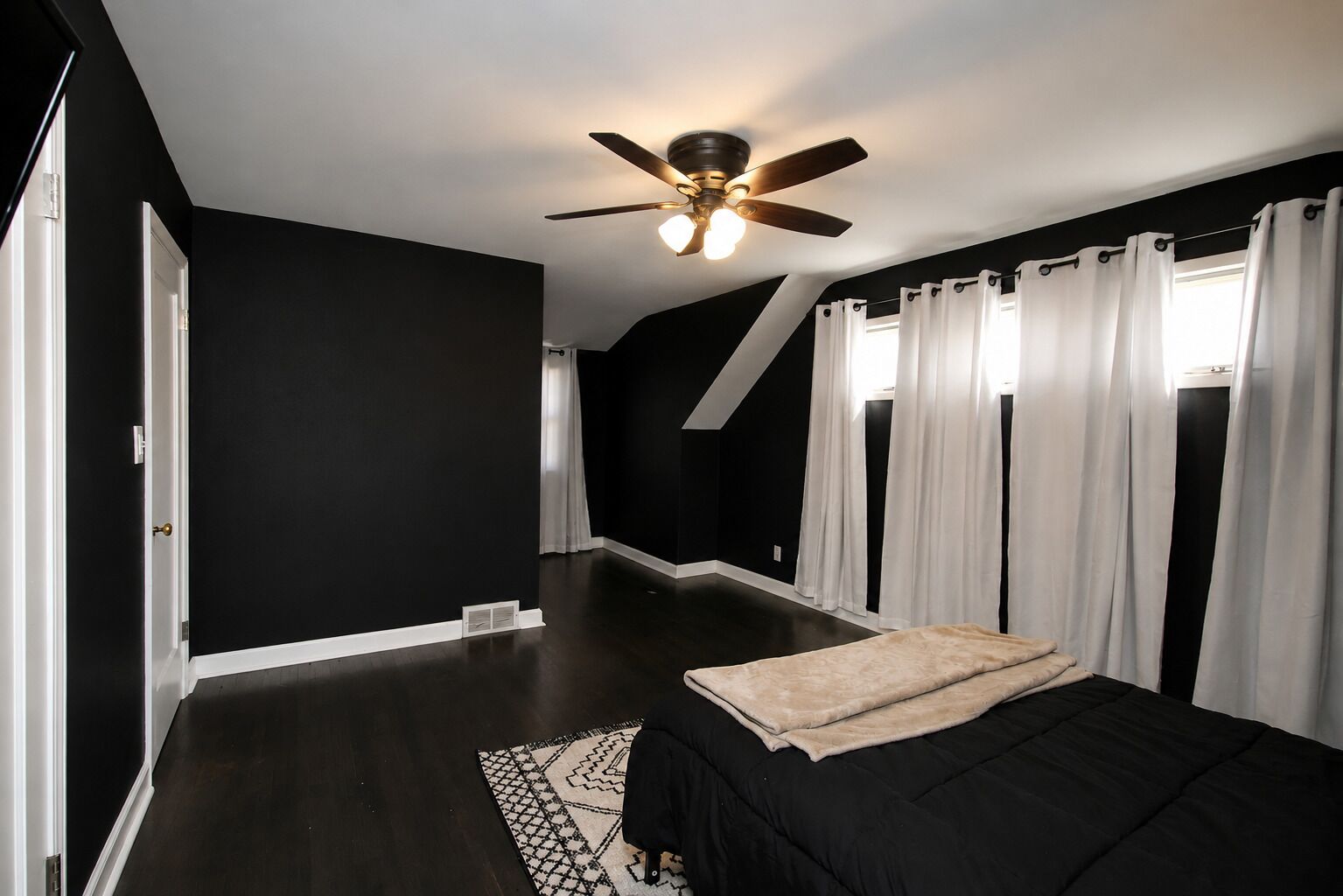 4 bedrooms, WiFi, bed sheets