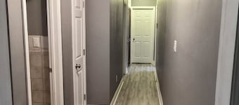 Olivia Home - 4BR Near Hospital, Pet-Friendly, Fast Fiber
