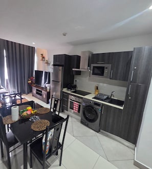Private kitchen - EBS PROPERTIES TWO BEDROOM AT EMBASSY GARDEND (Accra)