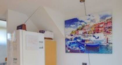 Beachwood Villa - Modern Townhouse Walk to Beach