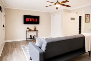 Living area - Work & Relax: 1BR Near UAB, St. Vincent’s & Downtown (Birmingham)