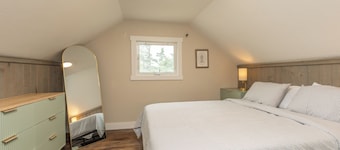 Hunkerdown Hideaway | Pet-Friendly | 4 Bedrooms | Near Clare’s Beaches
