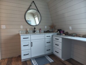 Interior - Glass-Front Lake Cottage, Fire Pit, Sleeps 7. Wireless internet, Heat/AC. (Horton)