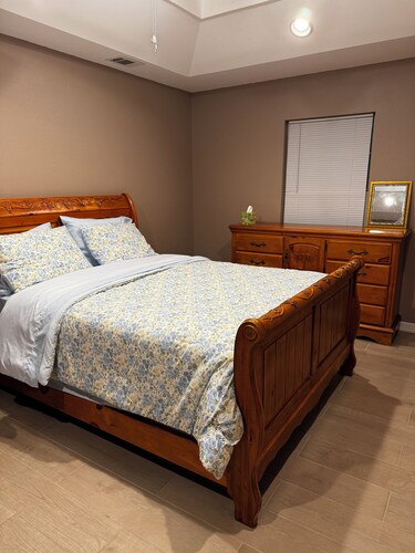 2-bedroom condo in superb McAllen with cool AC