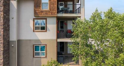 Daybreak | Outdoor Pool | Hot Tub | Gym | Balcony