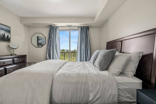 Daybreak | Outdoor Pool | Hot Tub | Gym | Balcony