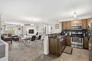 Private kitchen - Daybreak | Outdoor Pool | Hot Tub | Gym | Balcony (Invermere)