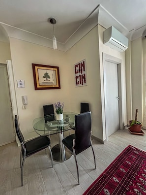 Dining - Vrbo Property (Napoli)