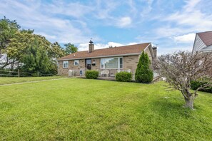 Unclassified image, 5 of 44, button