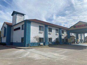 Exterior - TROPICANA INN & SUITES (Dallas)