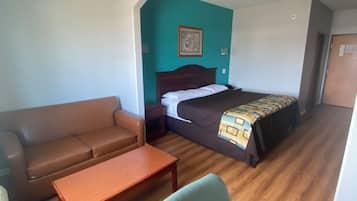 Room, 1 King Bed, Smoking | WiFi (free)