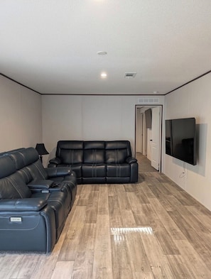 Living area - 3-BR in Dunnellon right Next to Rainbow Springs State Park & Equestrian Center! (Dunnellon)