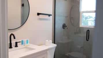 Luxury Condo, Balcony, Beach View | Bathroom