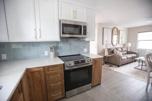Luxury Condo, Balcony, Beach View | Private kitchen - The Nile (Fort Myers Beach)