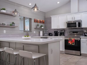 The bright, fully equipped kitchen provides plenty of room for meal preparation. - Heated Pool | Putting Green | Game Room | Pets OK (Gilbert)