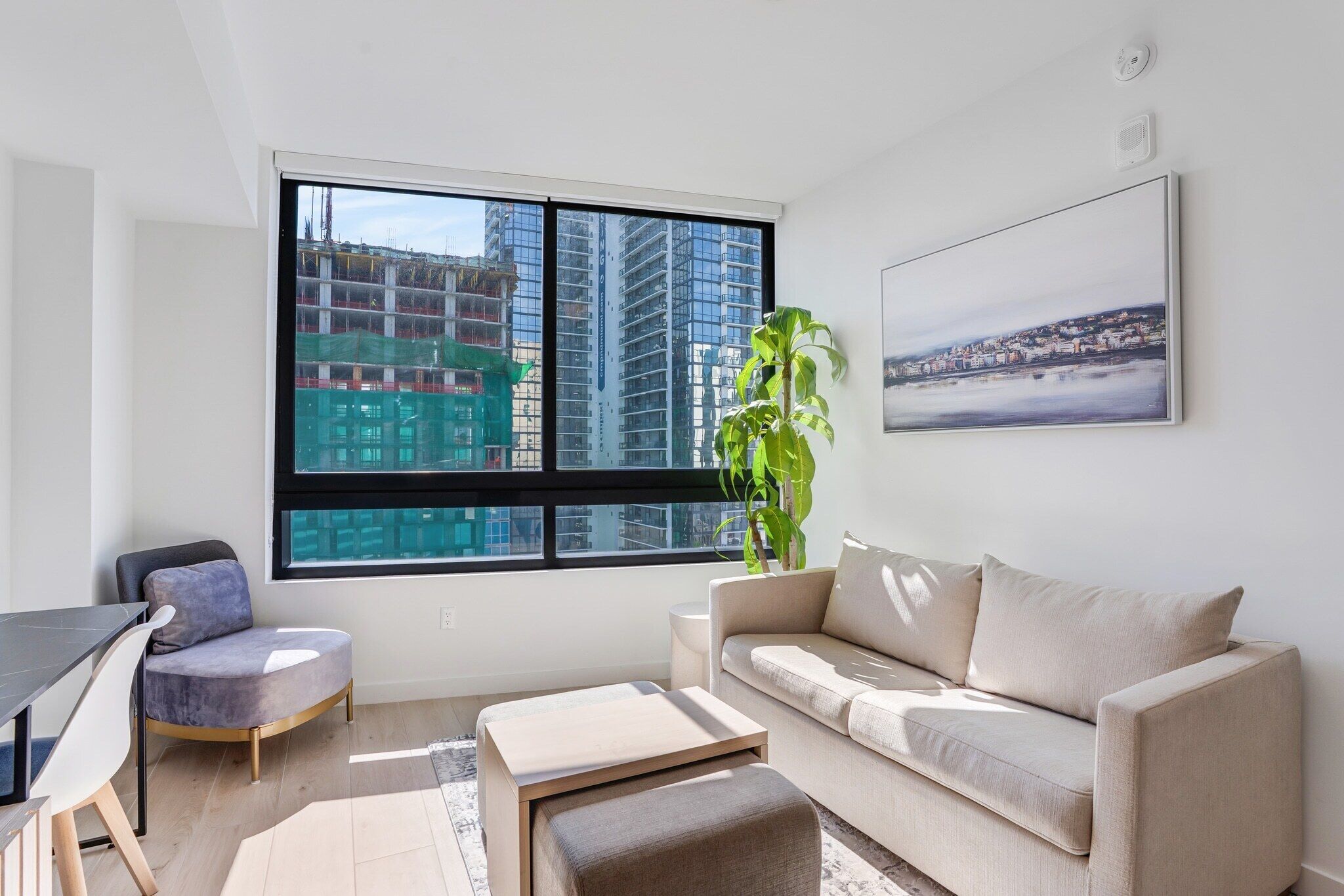 Family Apartment, City View | Living room