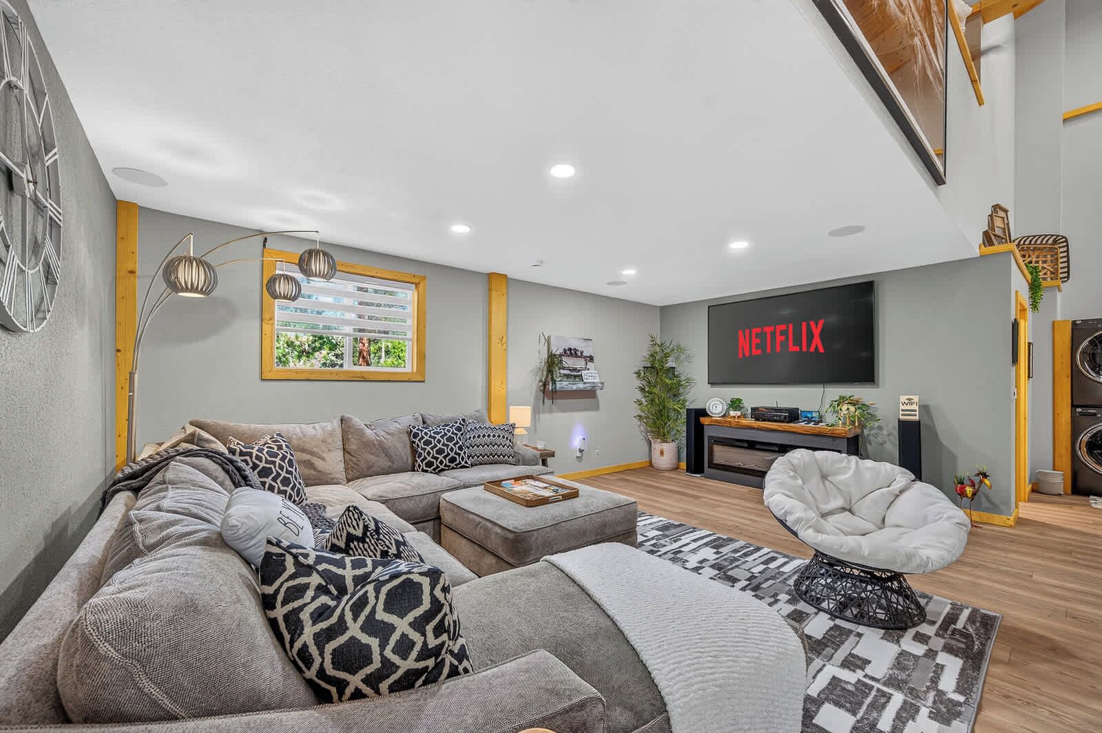 TV, fireplace