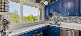 Black Hills Townhome -Community Pool-Near Downtown