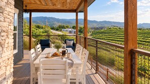 Outdoor dining - Casa Blanca Old Town Estate + Vineyard View + Pool (Cottonwood)