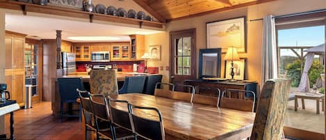 House (5 Bedrooms) | Interior