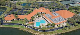 Herons Glen 2-bedroom townhome in serene North Fort Myers. #2 rated golf course.
