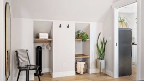 A modern kitchen with a built-in refrigerator, wooden shelves, and a chair. - The Nook on Hilltop by Avantstay Skylit Loft + Private Entry + Induction Kitchen Walk to Downtown Paso Robles Wine Country (Paso Robles)