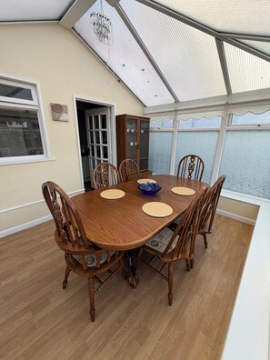 Dining - 5 Bed Contractor / Families and Groups accommodation (Ipswich)