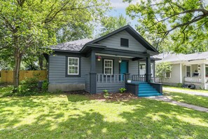 A small, single-story house with a front porch, a blue door, and a small set of stairs leading up to the entrance. - Charming 2-bedroom house with AC in charming Springfield (Springfield)