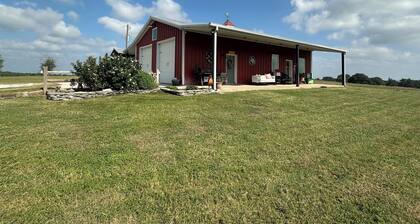 Cozy 1-bedroom farmhouse 15 minutes northeast of Brenham