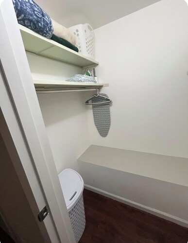 Cozy 1st Floor Apartment in superb Creve Coeur