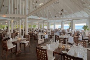 Outdoor dining - Diamonds Thudufushi Beach & Water Villas (Thudufushi Island)