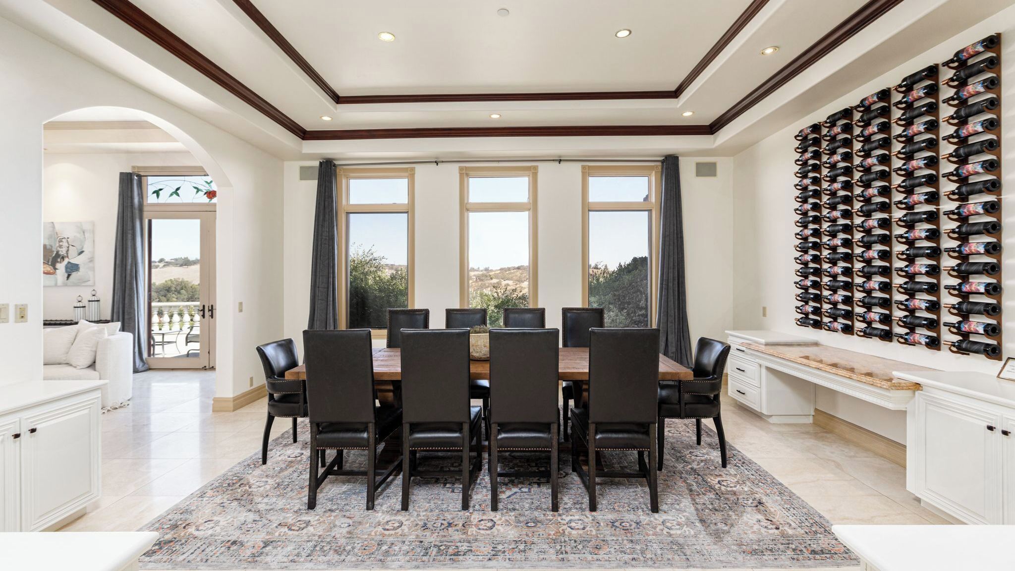 House (5 Bedrooms) | Interior