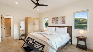 A bedroom with a bed, bedside table, and a view of the outdoors. - Mission de los Robles by Avantstay Vineyard Views + King Suites + Patio Paso Robles Wine Country (Paso Robles)