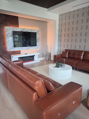 Smart TV -  Pier-fect Day 2 bedroom condo in Ft Myers (Fort Myers)