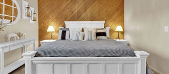 Naci Lakeview Retreat by Avantstay Game Room + Bar + Lake Views Gated Marina, Ramps + Pool