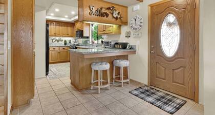 Naci Lakeview Retreat by Avantstay Lake Views + Game Room Oak Shores, Lake Nacimiento