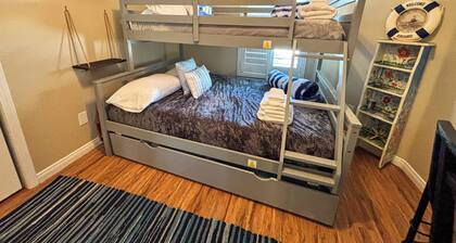Spectacular Lake Views/Hot Tub/Pets/AC/Sleeps 10!