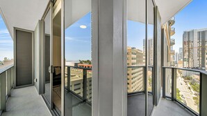 A high-rise apartment with large windows, a balcony, and a view of the cityscape. - Miami Central Suites (Miami)