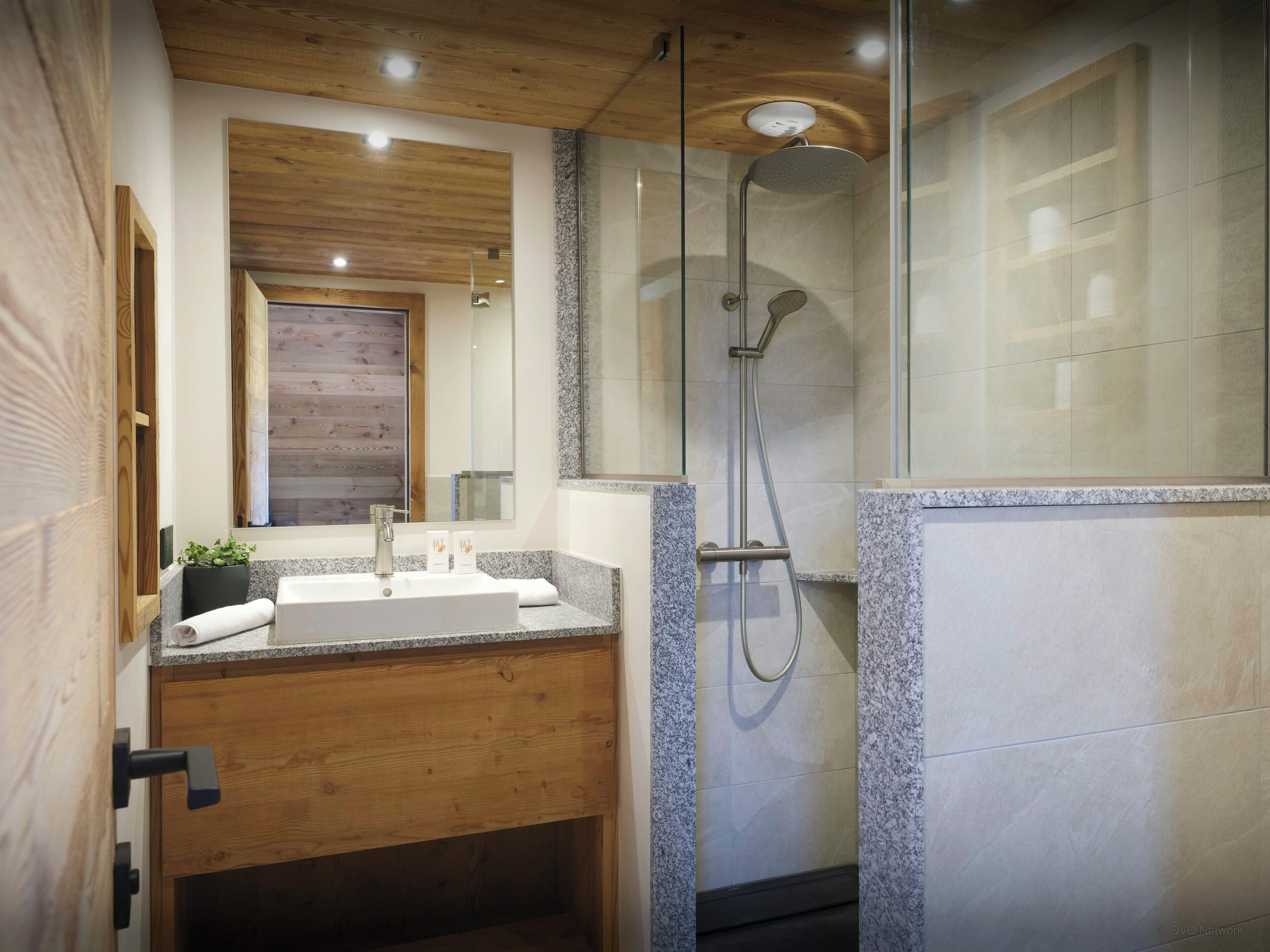 Shower, towels
