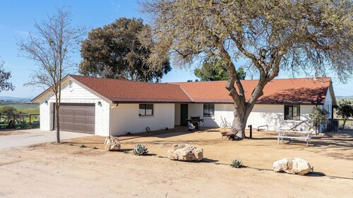 Bella Vista Farmhouse by Avantstay River Views + Fire Pit + BBQ Paso Robles Wine Country