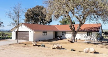 Bella Vista Farmhouse by Avantstay River Views + Fire Pit + BBQ Paso Robles Wine Country