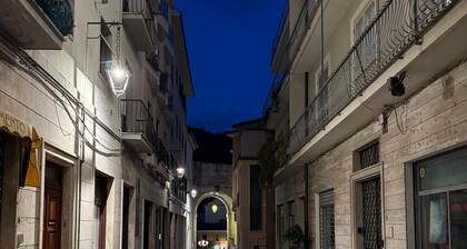 Loft Cantelmo 2 Balconies, Ducal Palace, Old Town Arch & Atina's Highest Rooftop